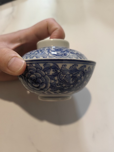 古玩陶瓷青花纏枝花卉蓋碗真品鑒賞圖