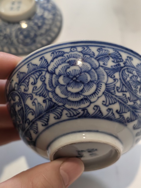 古玩陶瓷青花纏枝花卉蓋碗真品鑒賞圖