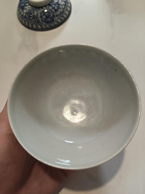 古玩陶瓷青花纏枝花卉蓋碗真品鑒賞圖