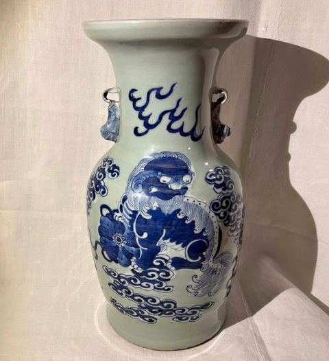 古玩陶瓷豆青釉青花瓶真品鑒賞圖