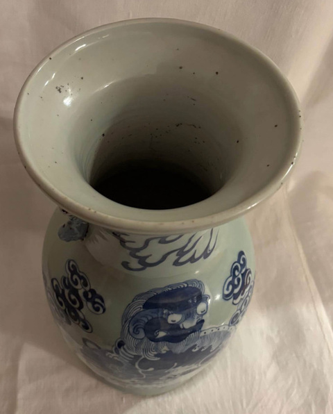 古玩陶瓷豆青釉青花瓶真品鑒賞圖