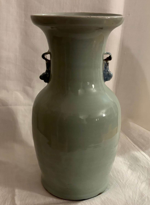 古玩陶瓷豆青釉青花瓶真品鑒賞圖