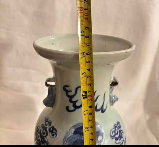 古玩陶瓷豆青釉青花瓶真品鑒賞圖