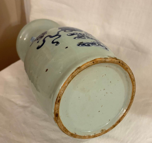 古玩陶瓷豆青釉青花瓶真品鑒賞圖