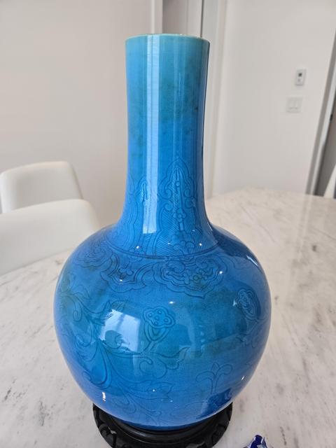 古玩陶瓷孔雀藍(lán)釉天球瓶真品鑒賞圖