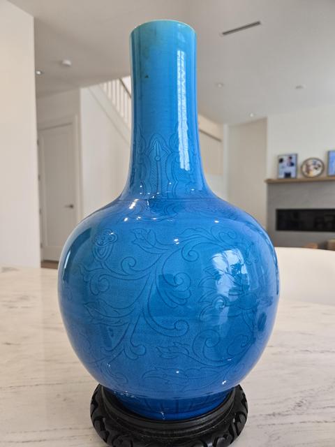 古玩陶瓷孔雀藍(lán)釉天球瓶真品鑒賞圖