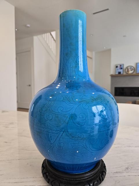古玩陶瓷孔雀藍(lán)釉天球瓶真品鑒賞圖