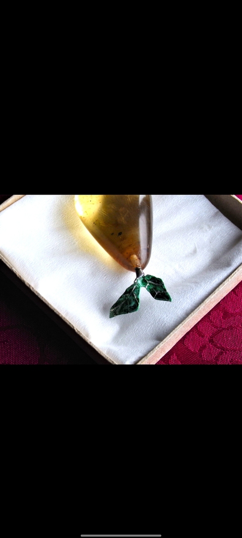 古玩玉器琥珀梨形擺件真品鑒賞圖