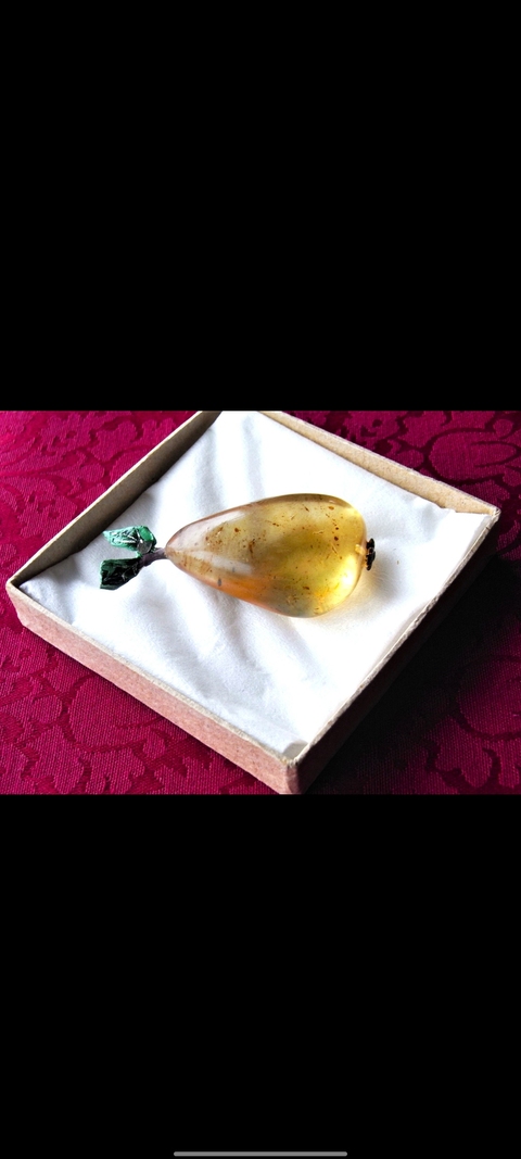 古玩玉器琥珀梨形擺件真品鑒賞圖