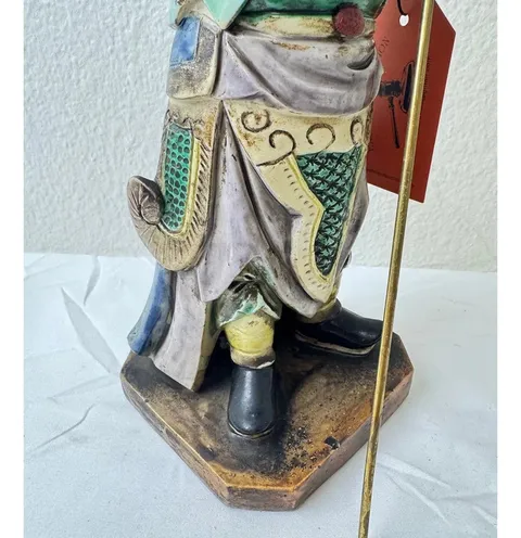 古玩陶瓷五彩關(guān)公造像真品鑒賞圖