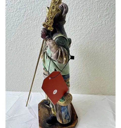 古玩陶瓷五彩關(guān)公造像真品鑒賞圖