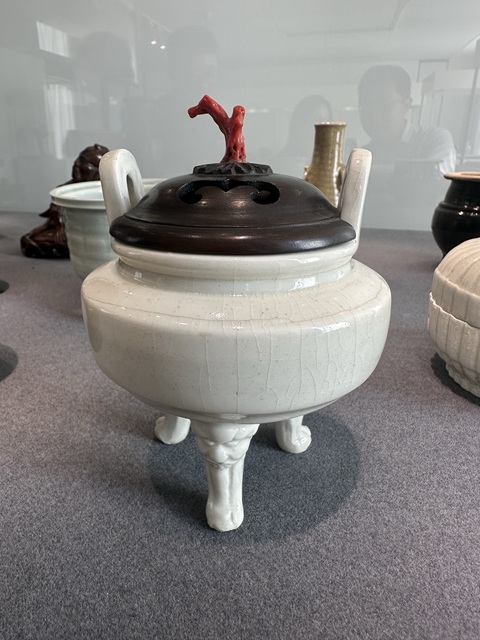 古玩陶瓷清中晚期三獸足朝天耳爐真品鑒賞圖