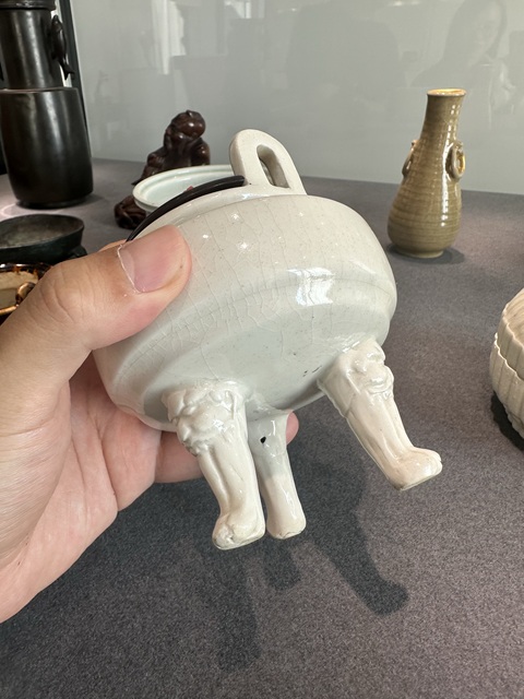 古玩陶瓷清中晚期三獸足朝天耳爐真品鑒賞圖