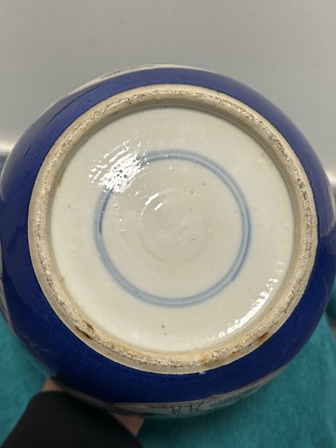 古玩陶瓷清光緒 灑藍釉開窗五彩罐真品鑒賞圖