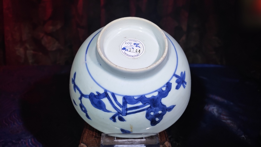 古玩陶瓷青花洞石花卉紋碗真品鑒賞圖