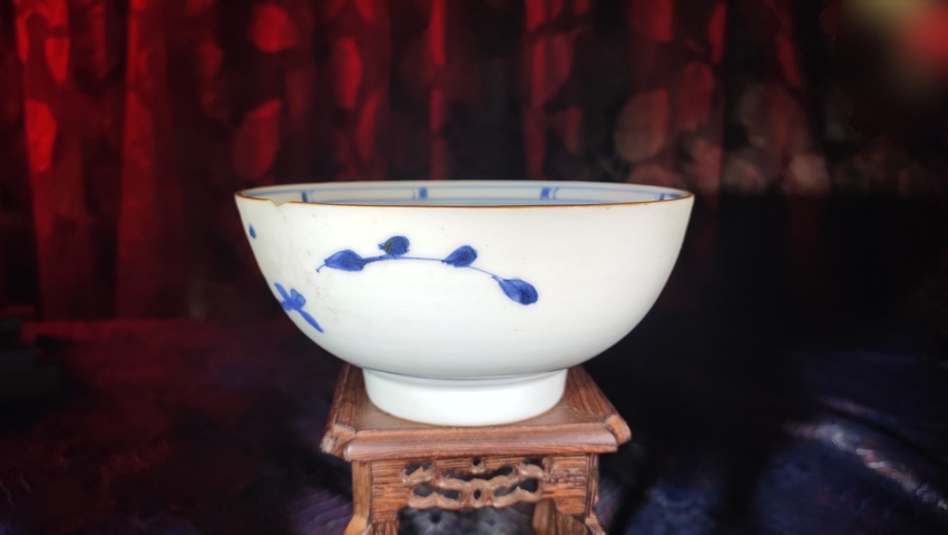古玩陶瓷青花洞石花卉紋碗真品鑒賞圖