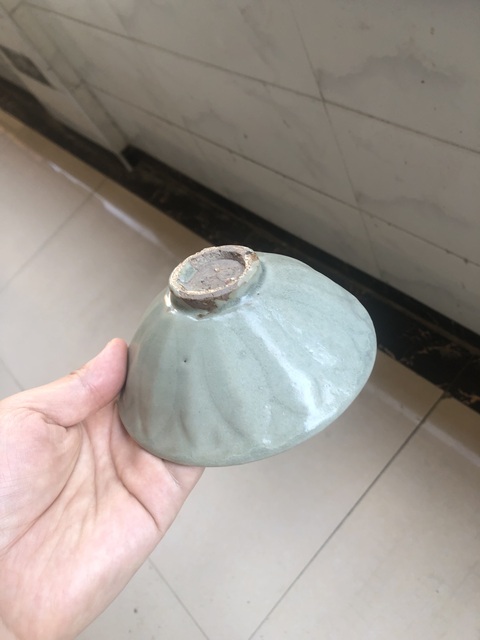 古玩陶瓷龍泉青瓷刻仰蓮紋碗真品鑒賞圖