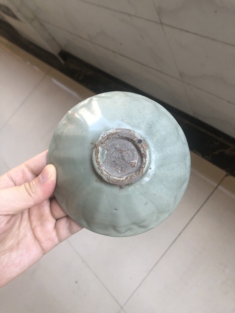 古玩陶瓷龍泉青瓷刻仰蓮紋碗真品鑒賞圖