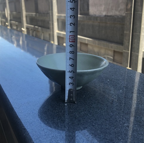 古玩陶瓷龍泉青瓷刻仰蓮紋碗真品鑒賞圖