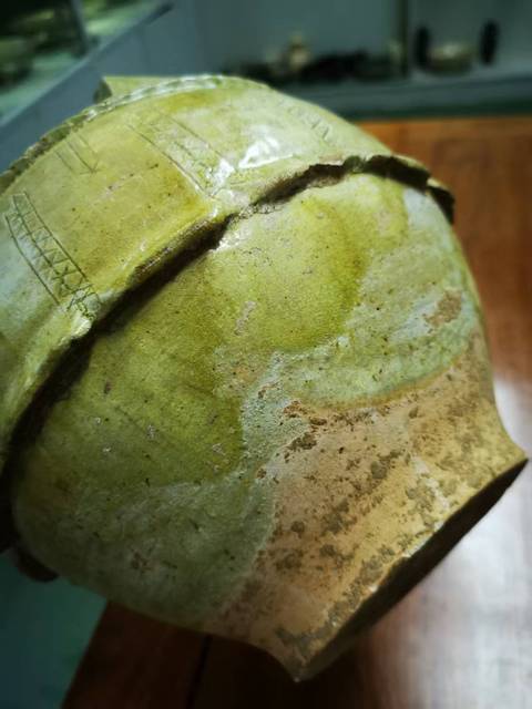 古玩陶瓷北齊青釉罐真品鑒賞圖