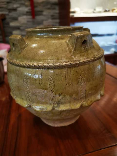 古玩陶瓷北齊青釉罐真品鑒賞圖