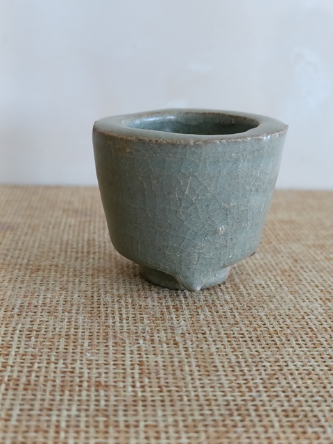 古玩陶瓷元代龍泉青瓷吊腳爐(文房小琴爐)拍賣，當前價格2800元