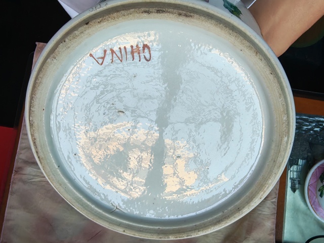 古玩陶瓷粉彩洞石花卉紋蓋罐真品鑒賞圖