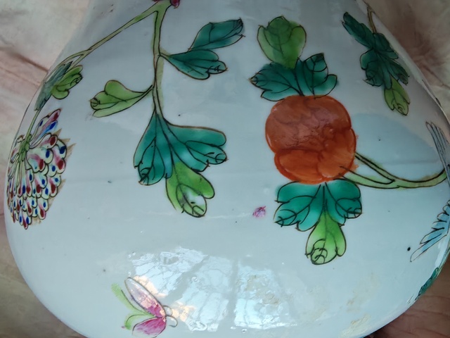 古玩陶瓷粉彩洞石花卉紋蓋罐真品鑒賞圖