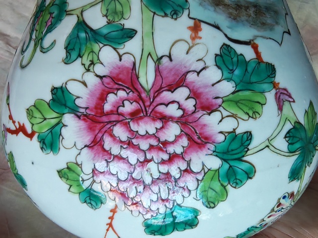 古玩陶瓷粉彩洞石花卉紋蓋罐真品鑒賞圖