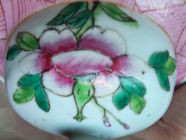 古玩陶瓷粉彩洞石花卉紋蓋罐真品鑒賞圖