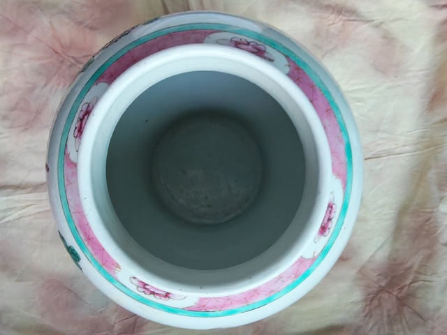 古玩陶瓷粉彩洞石花卉紋蓋罐真品鑒賞圖