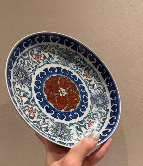 古玩陶瓷斗彩盤真品鑒賞圖