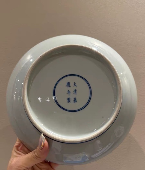 古玩陶瓷斗彩盤真品鑒賞圖