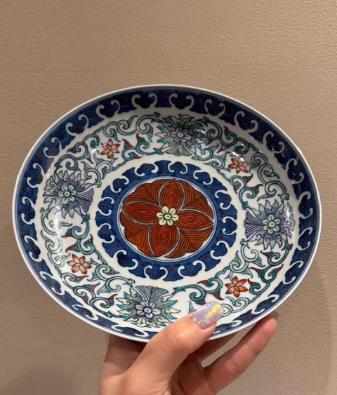 古玩陶瓷斗彩盤真品鑒賞圖