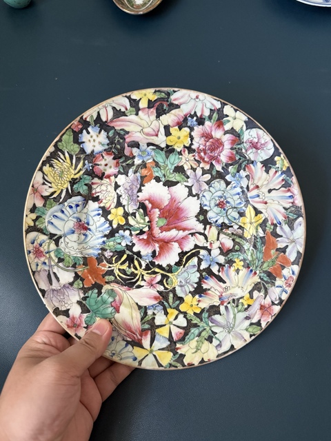 古玩陶瓷粉彩墨地百花不落地賞盤真品鑒賞圖