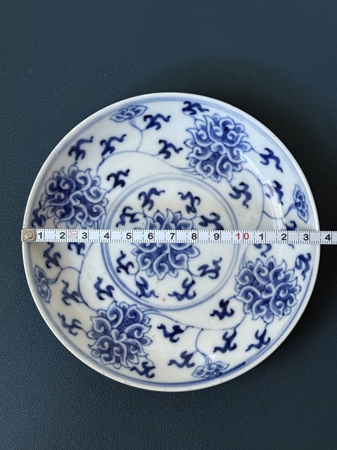 古玩陶瓷花卉紋青花盤真品鑒賞圖
