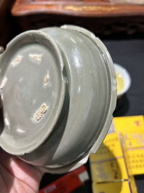 古玩陶瓷越窯青瓷折沿洗真品鑒賞圖