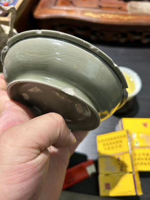 古玩陶瓷越窯青瓷折沿洗真品鑒賞圖