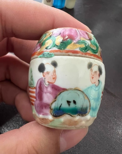 古玩陶瓷廣彩人物嬰戲紋鼓釘小蓋缸真品鑒賞圖
