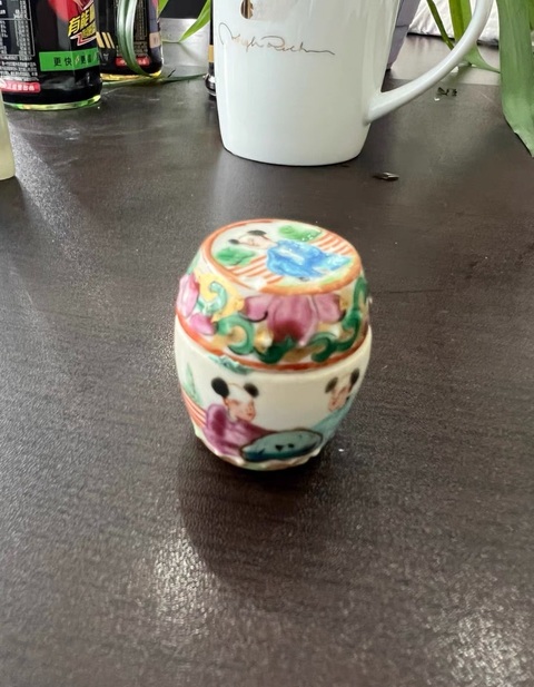 古玩陶瓷廣彩人物嬰戲紋鼓釘小蓋缸真品鑒賞圖