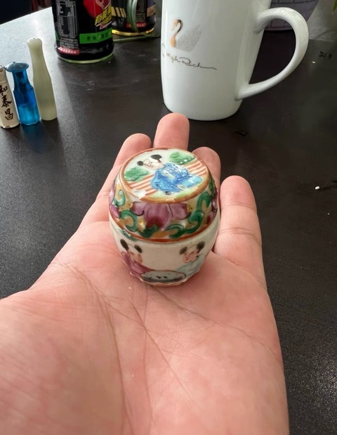 古玩陶瓷廣彩人物嬰戲紋鼓釘小蓋缸真品鑒賞圖