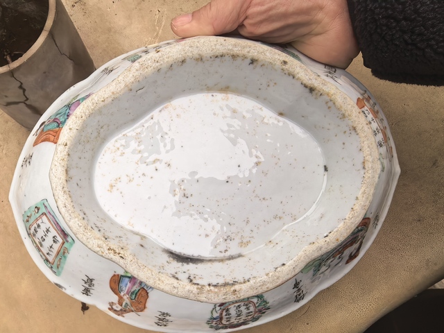 古玩陶瓷粉彩無雙普人物海棠貢碗真品鑒賞圖