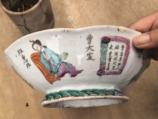 古玩陶瓷粉彩無雙普人物海棠貢碗真品鑒賞圖