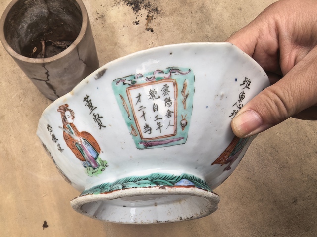古玩陶瓷粉彩無雙普人物海棠貢碗真品鑒賞圖