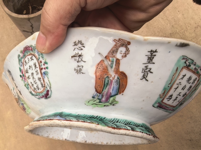 古玩陶瓷粉彩無雙普人物海棠貢碗真品鑒賞圖