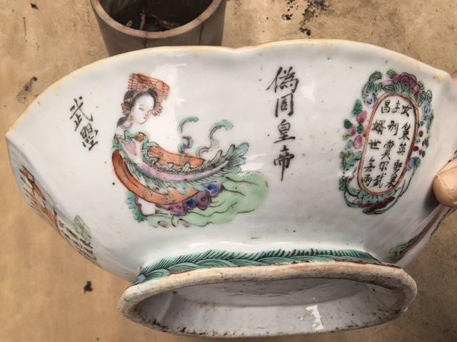 古玩陶瓷粉彩無雙普人物海棠貢碗真品鑒賞圖