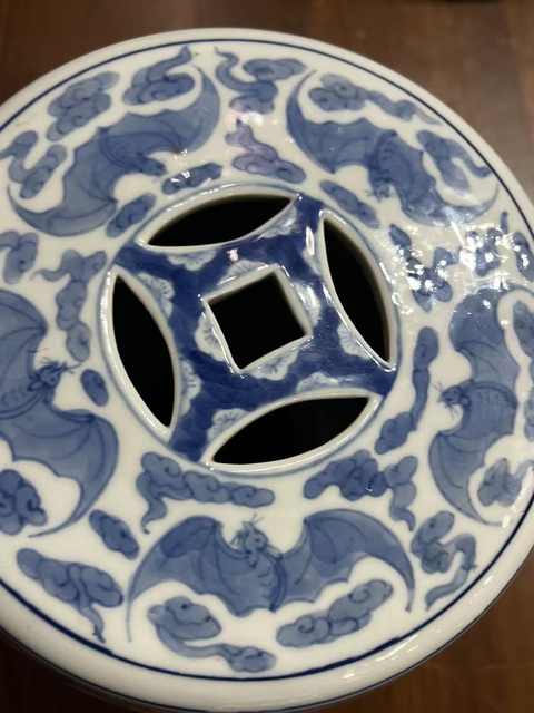 古玩陶瓷龍紋青花繡蹲真品鑒賞圖