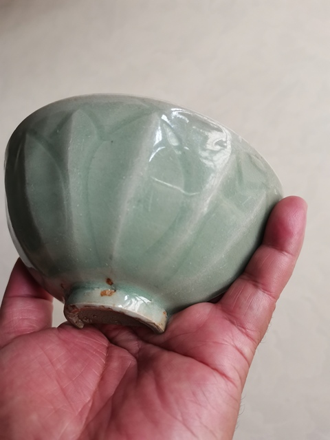 古玩陶瓷龍泉青瓷刻仰蓮紋碗拍賣，當前價格0元