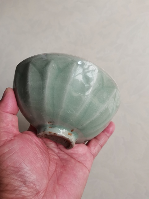 古玩陶瓷龍泉青瓷刻仰蓮紋碗拍賣，當前價格0元