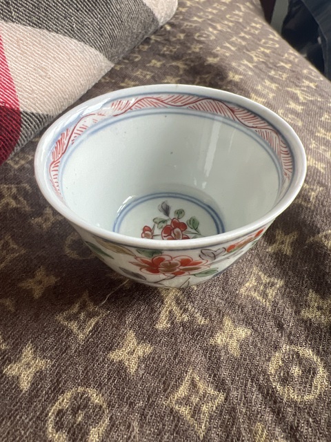 古玩陶瓷日本明治青花五彩花卉紋杯真品鑒賞圖